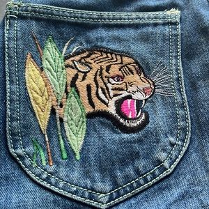 SOLD>>>>Fabulous vintage Gitano jeans with fierce tiger pocket embroidery!